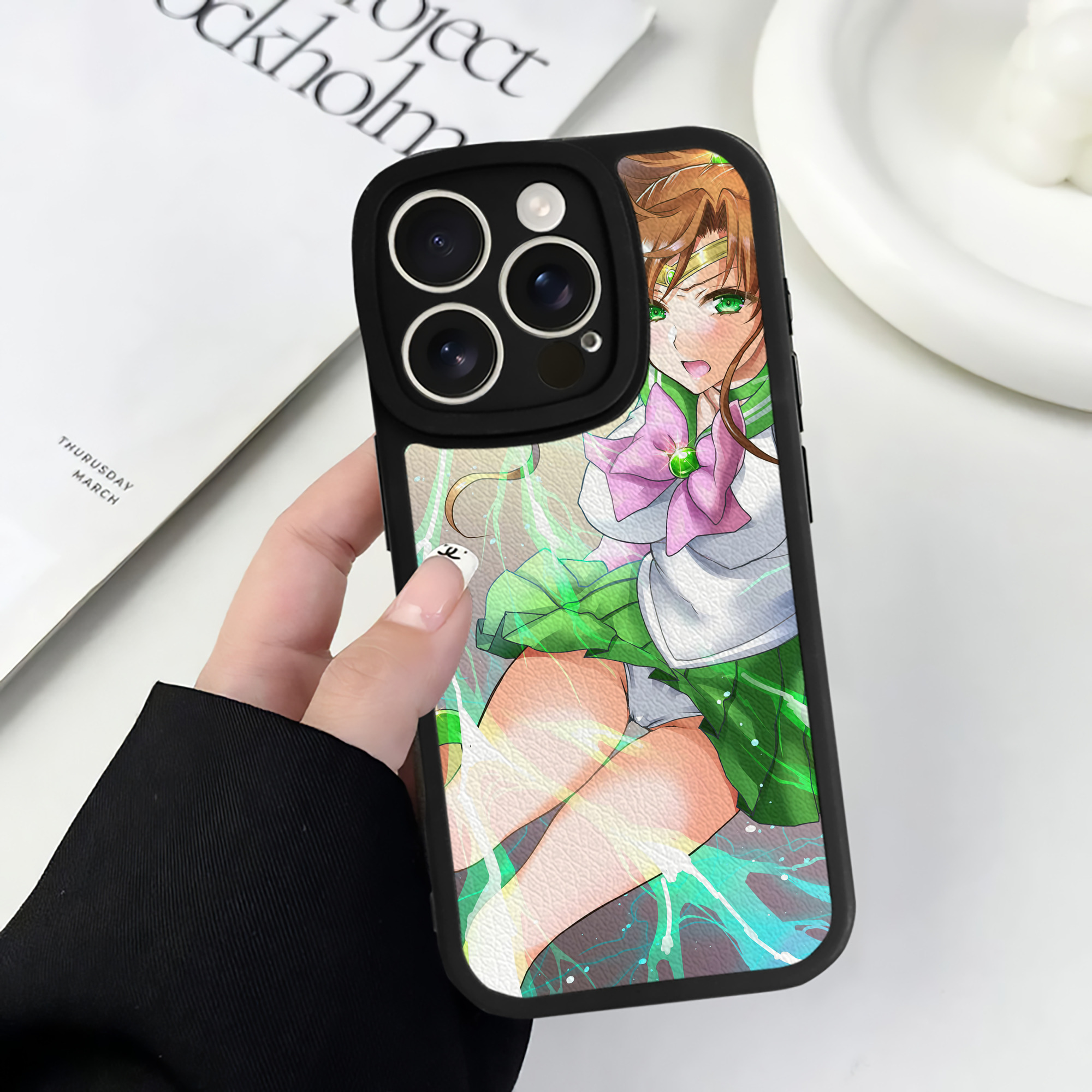 （画像用） 美少女戦士セーラームーン Sailor Moon 【iPhone 16シリーズ対応】シリコンスマホケース（レザー調） 材質：シリコン